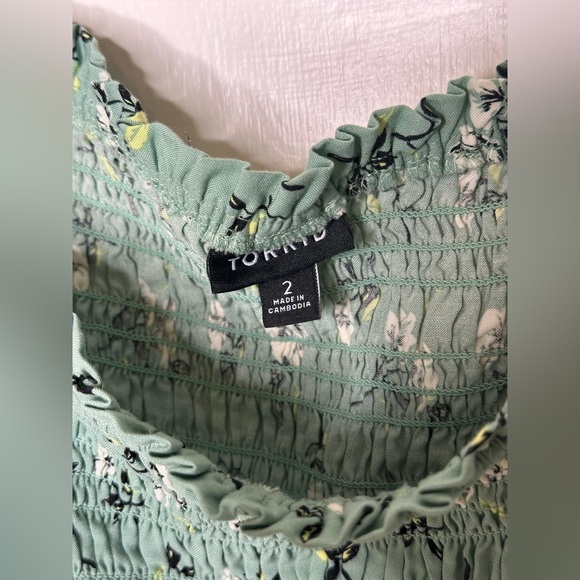 Torrid Smocked Babydoll top. Size 2. - Picture 3 of 3